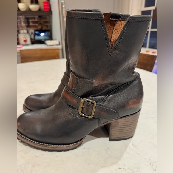 Freebird distressed leather boots - Picture 1 of 9